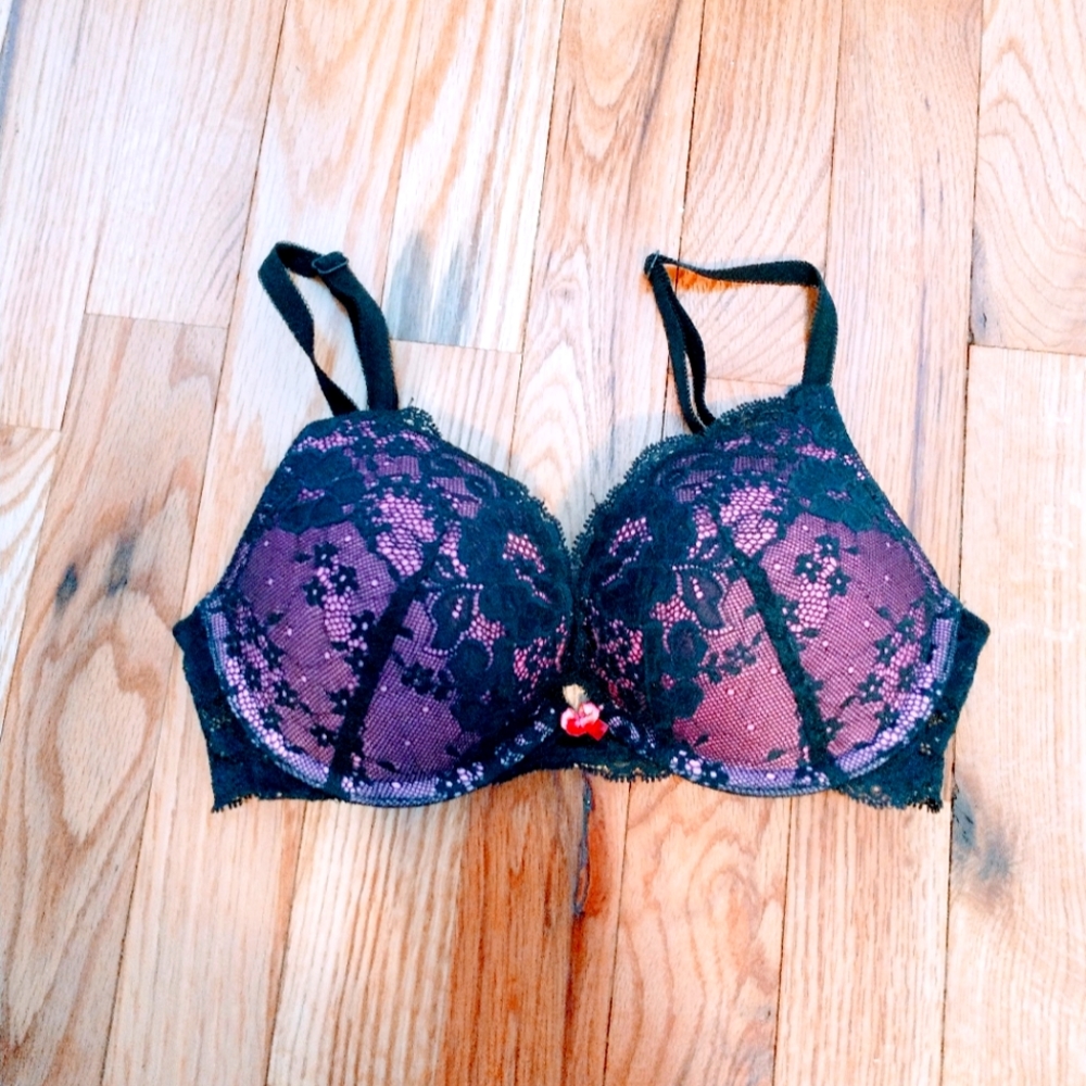 Torrid lace bra, purple with cutout detail at the straps. Size 44D.  Has small s
